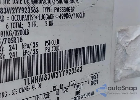 2000 Lincoln Town Car Cartier from USA, damaged, VIN 1LNHM83W2YY923563